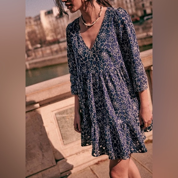 Sezane Dresses & Skirts - Sezane Aura babydoll eyelet floral Dress in navy blue size 2